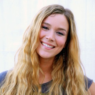 Joss Stone in Joss Stone Signing Autographs