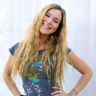 Joss Stone in Joss Stone Signing Autographs
