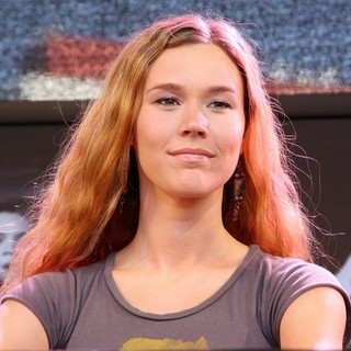 Joss Stone in Joss Stone Signing Autographs