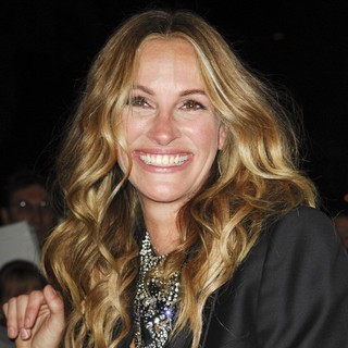 Julia Roberts in The Premiere of Fireflies in the Garden - Arrivals