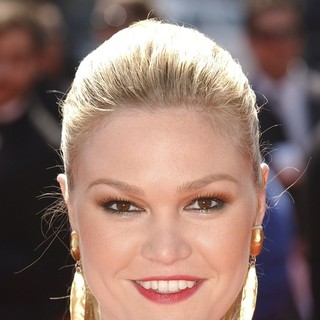 Julia Stiles in 2011 Primetime Creative Arts Emmy Awards - Arrivals - julia-stiles-2011-primetime-creative-arts-emmy-awards-01