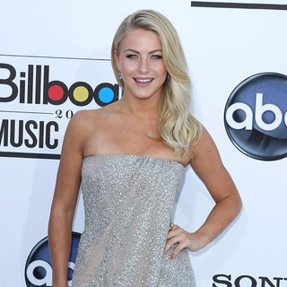 Julianne Hough in 2012 Billboard Music Awards - Arrivals