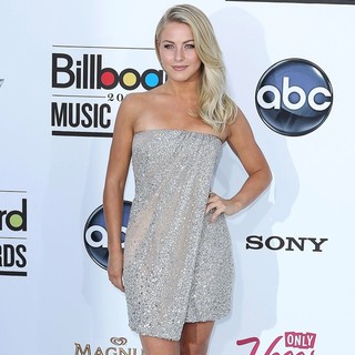Julianne Hough in 2012 Billboard Music Awards - Arrivals
