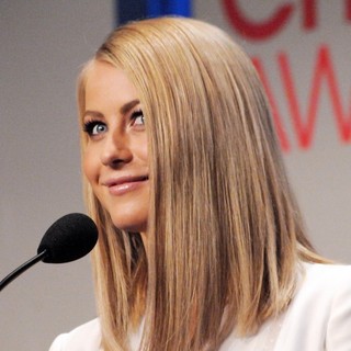 Julianne Hough in People's Choice Awards 2012 Nominations Press Conference