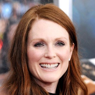Julianne Moore in World Premiere of Crazy, Stupid, Love - Arrivals