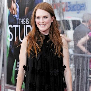 Julianne Moore in World Premiere of Crazy, Stupid, Love - Arrivals