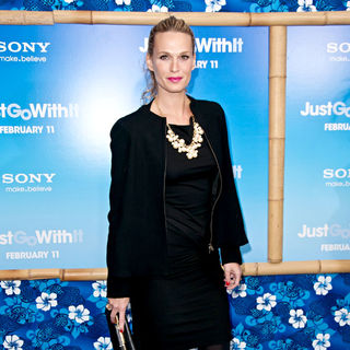 Molly Sims in Premiere of 'Just Go with It' - Arrivals