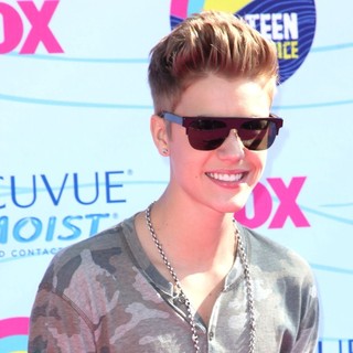 Justin Bieber in The 2012 Teen Choice Awards - Arrivals