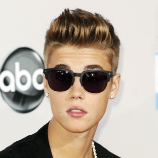 Justin Bieber in The 40th Anniversary American Music Awards - Arrivals