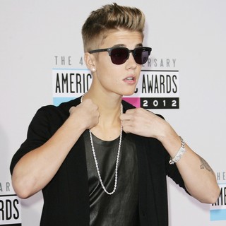Justin Bieber in The 40th Anniversary American Music Awards - Arrivals
