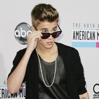 Justin Bieber in The 40th Anniversary American Music Awards - Arrivals