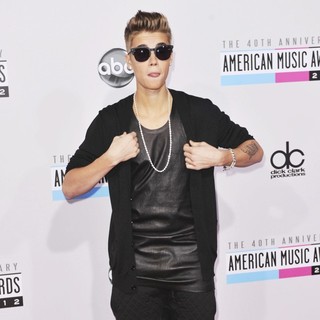 Justin Bieber in The 40th Anniversary American Music Awards - Arrivals