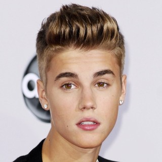 Justin Bieber in The 40th Anniversary American Music Awards - Arrivals