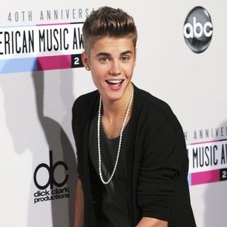 Justin Bieber in The 40th Anniversary American Music Awards - Arrivals