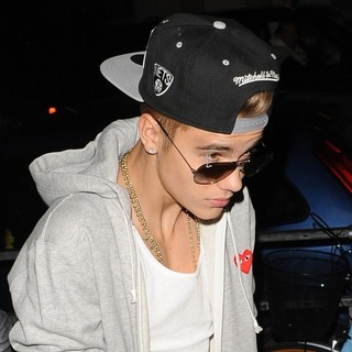 Justin Bieber in Justin Bieber Arrives at The HMV Forum