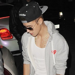 Justin Bieber in Justin Bieber Arrives at The HMV Forum