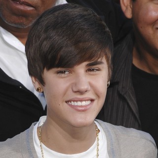 Justin Bieber in Michael Jackson's Family and Children Immortalized Their Late Father in Cement
