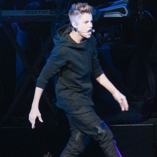 Justin Bieber in KIIS FM's Jingle Ball 2012 - Night 2 - Show