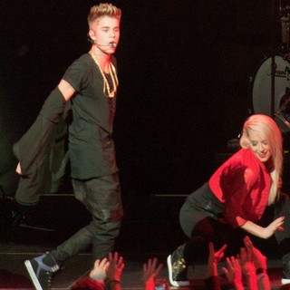 Justin Bieber in KIIS FM's Jingle Ball 2012 - Night 2 - Show
