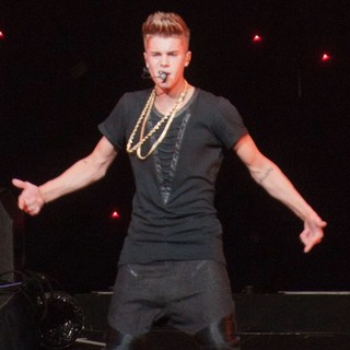 Justin Bieber in KIIS FM's Jingle Ball 2012 - Night 2 - Show