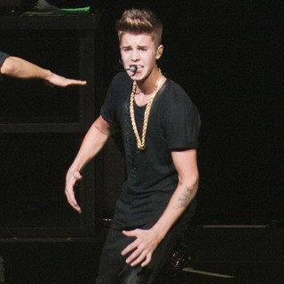 Justin Bieber in KIIS FM's Jingle Ball 2012 - Night 2 - Show