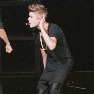 Justin Bieber in KIIS FM's Jingle Ball 2012 - Night 2 - Show