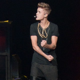 Justin Bieber in KIIS FM's Jingle Ball 2012 - Night 2 - Show