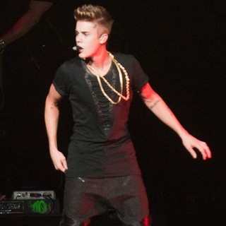 Justin Bieber in KIIS FM's Jingle Ball 2012 - Night 2 - Show