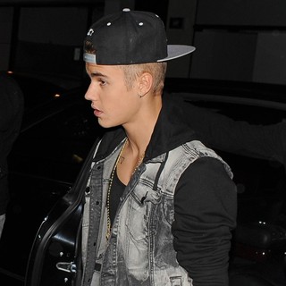 Justin Bieber Left His Hotel at 1AM and Headed for Two Clubs Heavily Protected by His Security