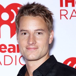 Justin Hartley in 2012 iHeartRadio Music Festival - Day 2 - Arrivals - justin-hartley-2012-iheartradio-music-festival-day-2-01
