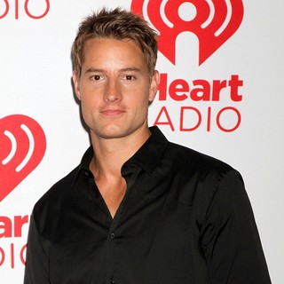 Justin Hartley in 2012 iHeartRadio Music Festival - Day 2 - Arrivals - justin-hartley-2012-iheartradio-music-festival-day-2-02