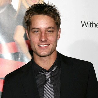 Justin Hartley in The LA Premiere of Four Christmases - Arrivals - justin-hartley-premiere-four-christmases-01