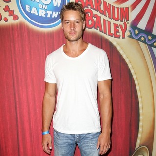 Justin Hartley in Los Angeles Premiere of Fully Charged Presented by Ringling Bros. and Barnum and Bailey - justin-hartley-premiere-of-fully-charged-01