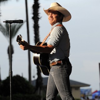 Justin Moore Performs During The Flatts Fest Tour