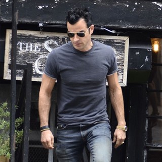 Justin Theroux in Justin Theroux Strolling in Soho