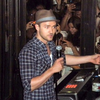 Justin Timberlake in Justin Timberlake Performing with His New Band FreeSol