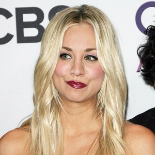 Kaley Cuoco in People's Choice Awards 2013 - Press Room