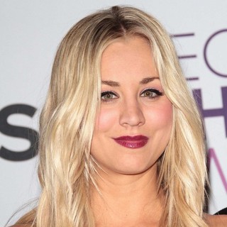 Kaley Cuoco in People's Choice Awards 2013 - Press Room