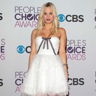 Kaley Cuoco in People's Choice Awards 2013 - Press Room