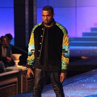 2011 Victoria's Secret Fashion Show - Performance