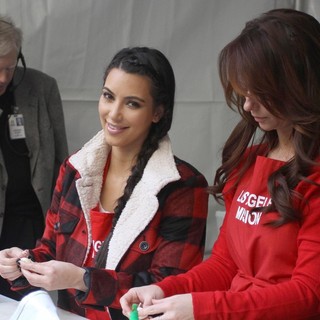 Kim Kardashian, Jennifer Love Hewitt in 75th Anniversary of The Los Angeles Mission Serving Thanksgiving Dinner to The Homeless