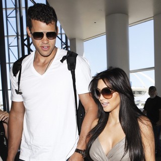 Kris Humphries, Kim Kardashian in Kim Kardashian and Kris Humphries Arrive at LAX to Fly Out to New York
