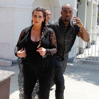 Kim Kardashian and Kanye West Are Seen House Hunting in Beverly Hills - kardashian-west-house-hunting-02