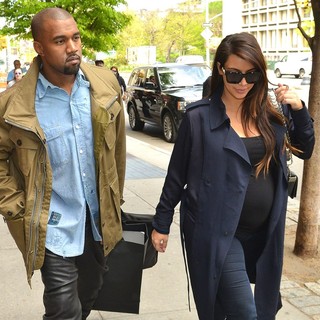 Kim Kardashian and Kanye West Shopping in Soho - kardashian-west-shopping-in-soho-03
