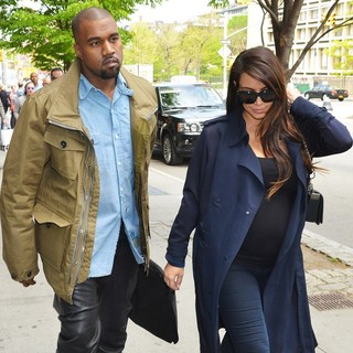 Kim Kardashian and Kanye West Shopping in Soho - kardashian-west-shopping-in-soho-04