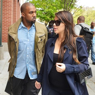 Kim Kardashian and Kanye West Shopping in Soho - kardashian-west-shopping-in-soho-06