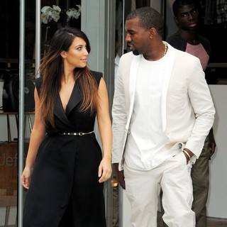 Kim Kardashian, Kanye West in Kim Kardashian and Kanye West Go Shopping Together in Soho