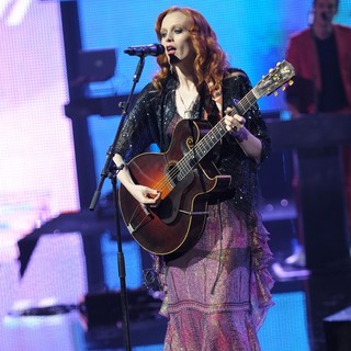 Karen Elson in Paris Fashion Week Fall 2011 - Etam - Cat Walk - karen-elson-paris-fashion-week-fall-2011-05