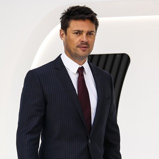 Karl Urban in U.K. Premiere of Star Trek Into Darkness - Arrivals - karl-urban-uk-premiere-star-trek-into-darkness-04