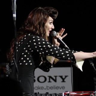 Amy Heidemann, Karmin in 102.7 KIIS FM's Jingle Ball 2011 - Show
